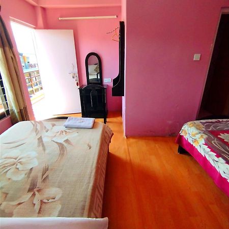 פוקהרה Hotel Santana מראה חיצוני תמונה