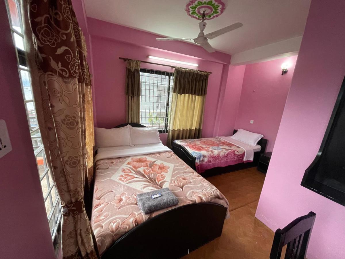 פוקהרה Hotel Santana מראה חיצוני תמונה