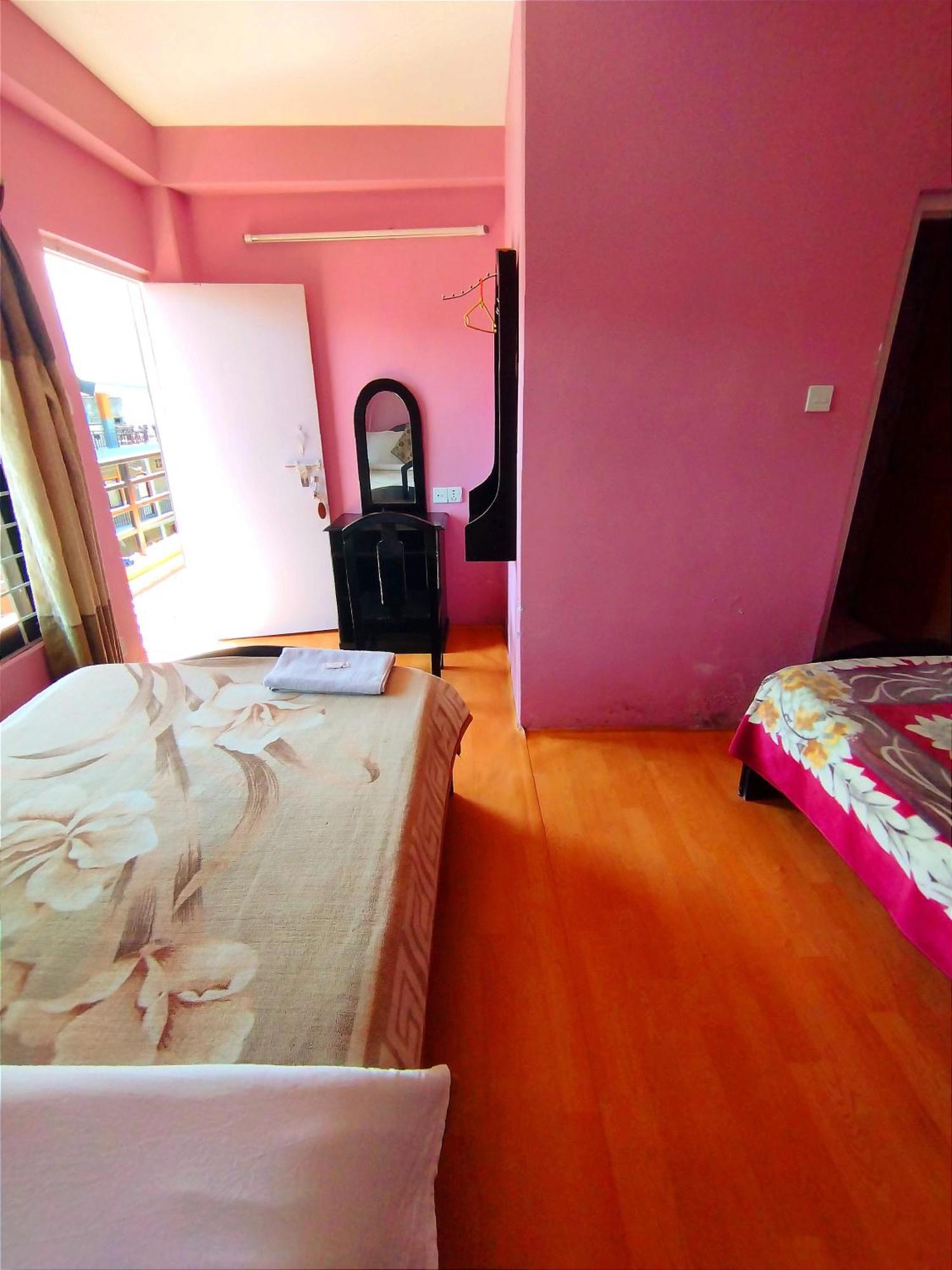 פוקהרה Hotel Santana מראה חיצוני תמונה