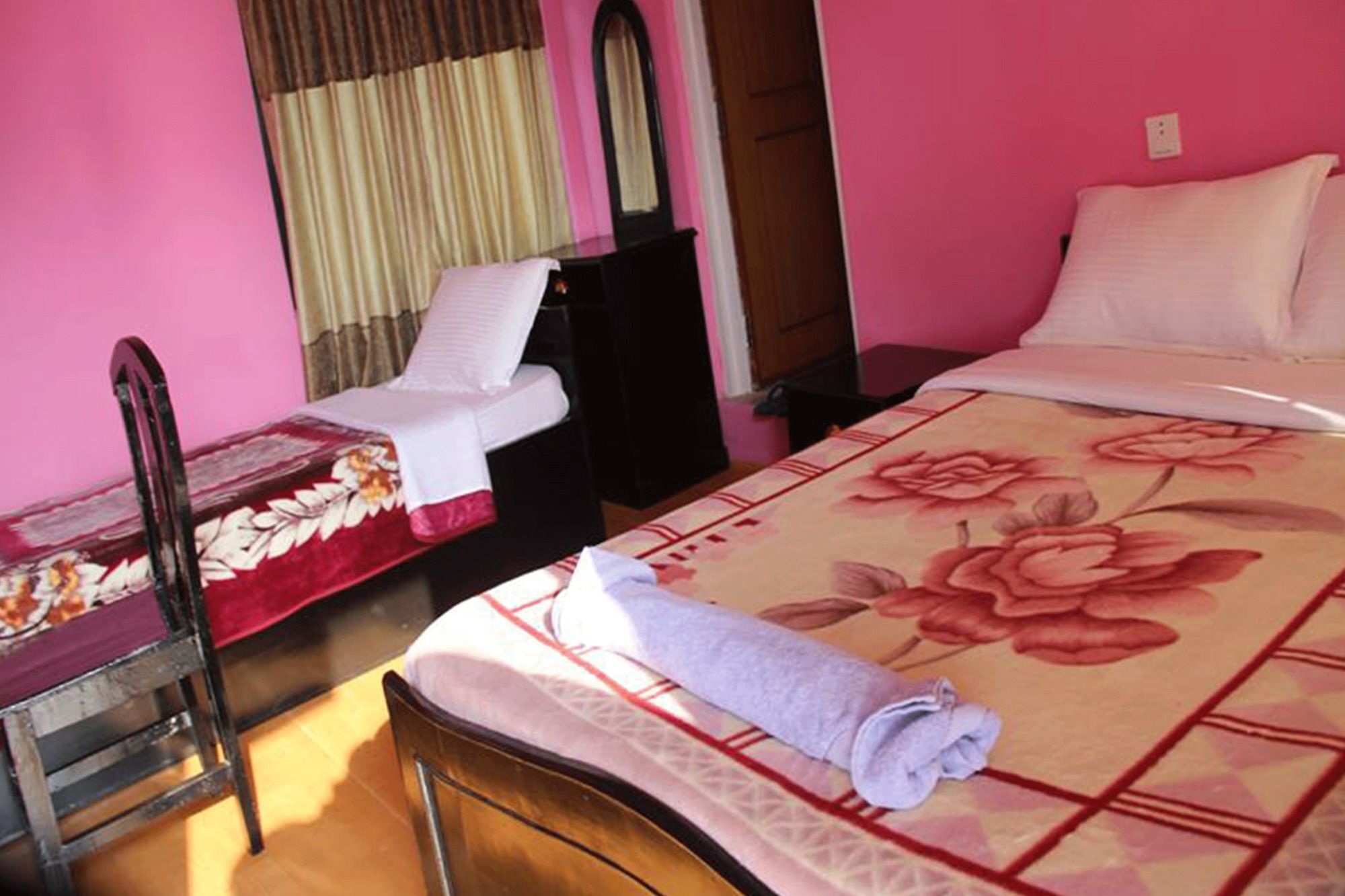 פוקהרה Hotel Santana מראה חיצוני תמונה