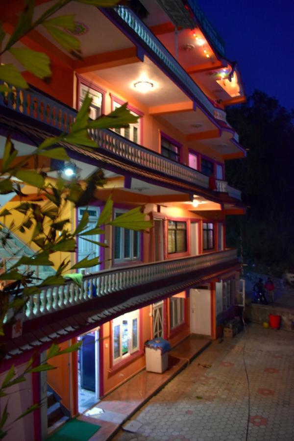 פוקהרה Hotel Santana מראה חיצוני תמונה