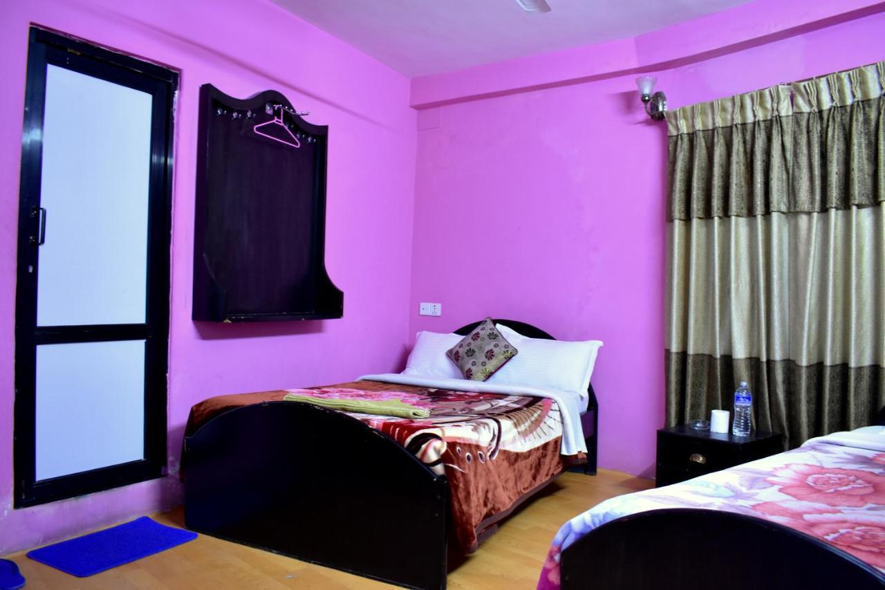 פוקהרה Hotel Santana מראה חיצוני תמונה