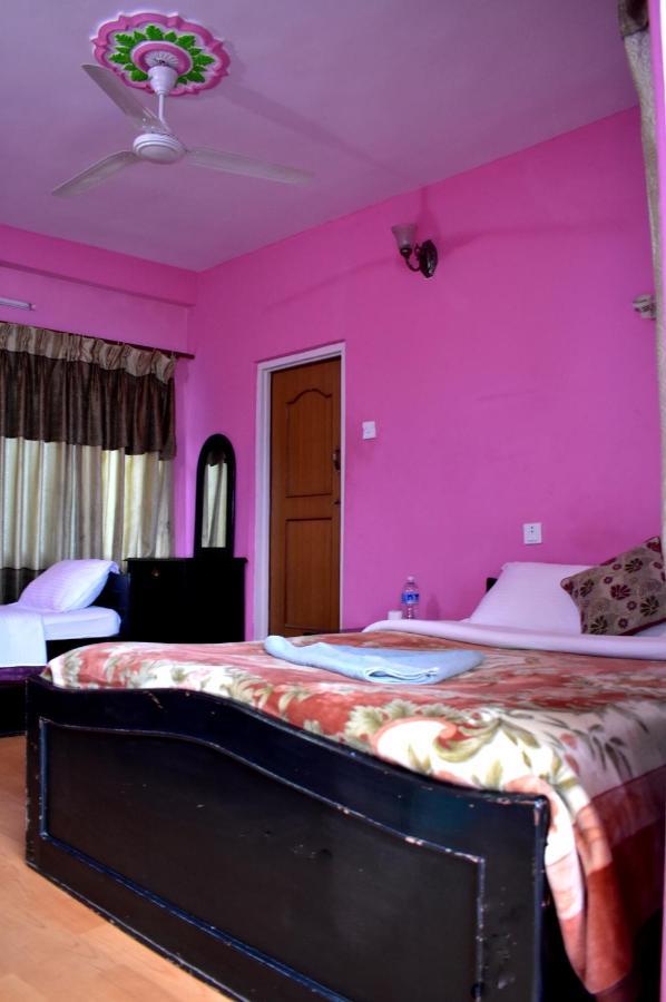 פוקהרה Hotel Santana מראה חיצוני תמונה